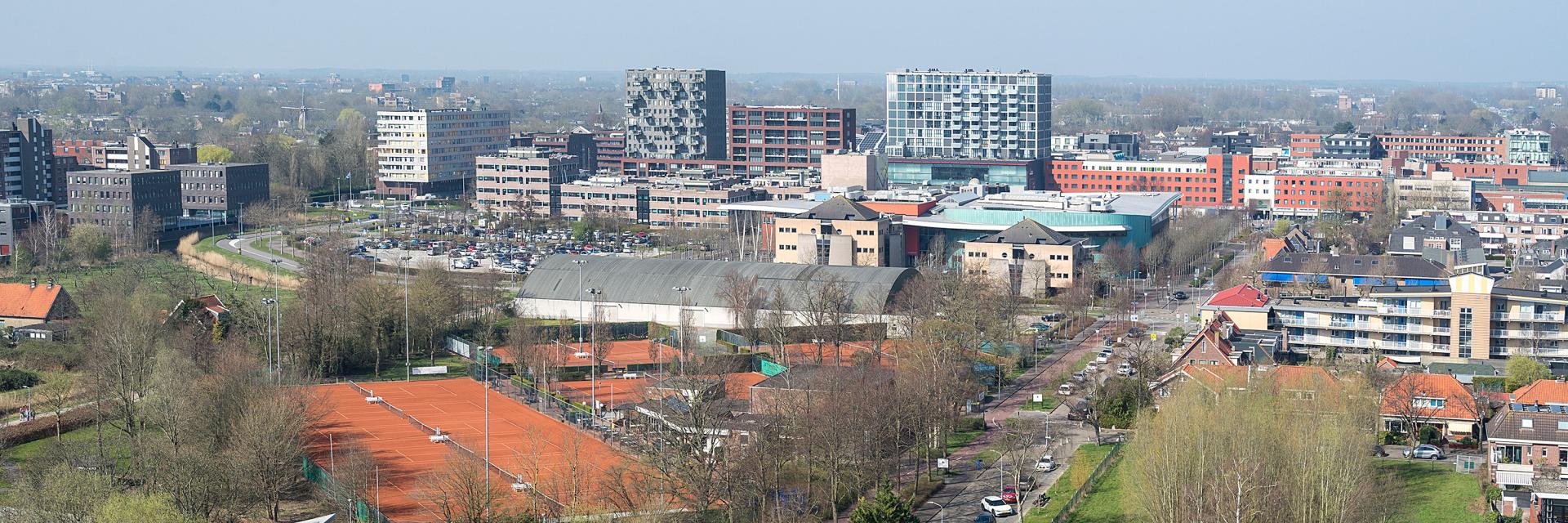 Zicht op Hoofddorp vanaf bouwkraan Hyde Park